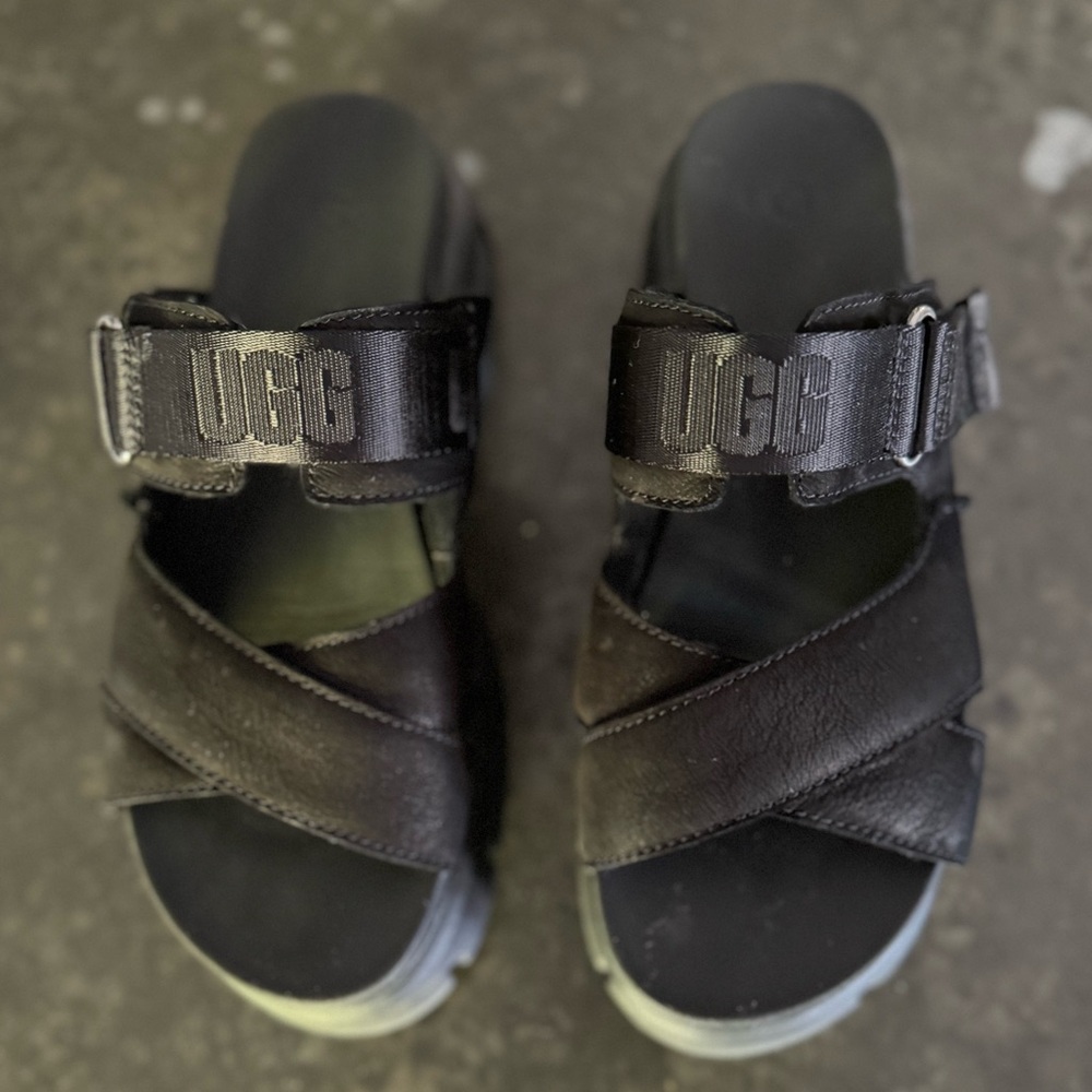 UGG Ashton Slide size 7.5 black very loved and taken care of.